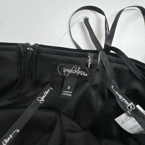 SPEECHLESS Cocktail Party Dress New With Tags Black Velvet and Red Satin Size 9 - Picture 9 of 10